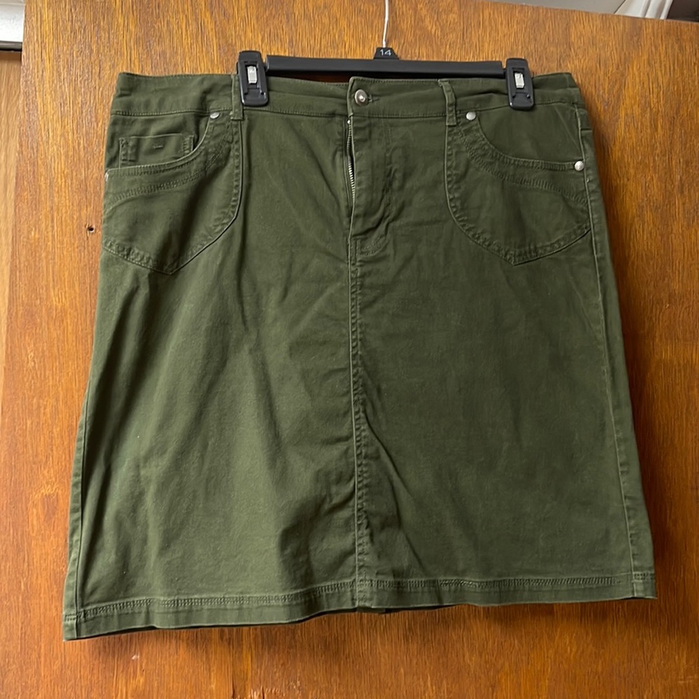 Christopher and Banks green skirt. 98% cotton and 2% spandex.